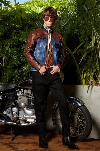 Look 10